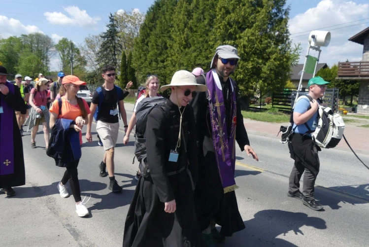 5. Grupa św. Matki Teresy w drodze do Łagiewnik - 2025