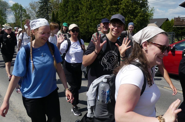 5. Grupa św. Matki Teresy w drodze do Łagiewnik - 2025