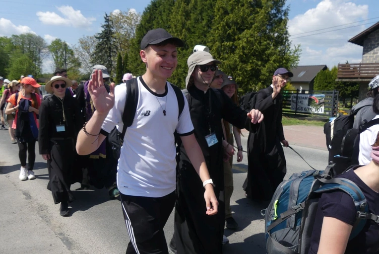 5. Grupa św. Matki Teresy w drodze do Łagiewnik - 2025