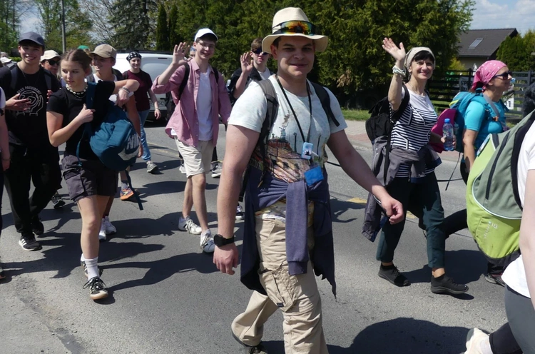 5. Grupa św. Matki Teresy w drodze do Łagiewnik - 2025