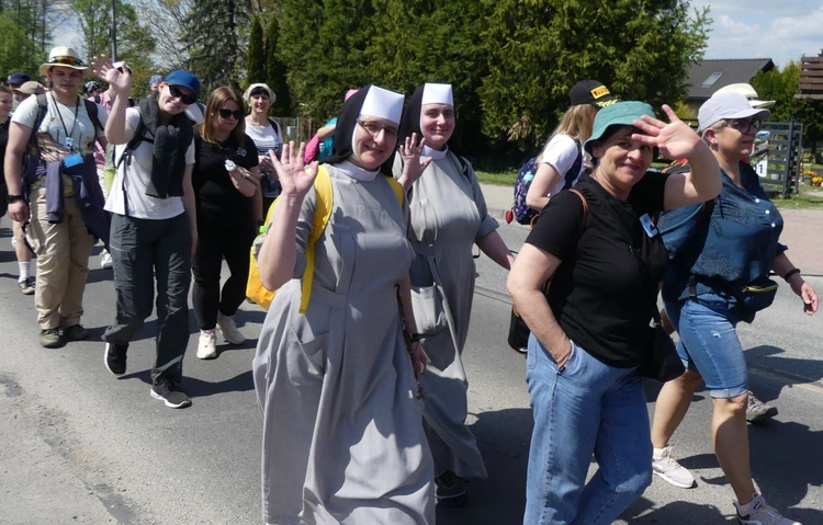 5. Grupa św. Matki Teresy w drodze do Łagiewnik - 2025