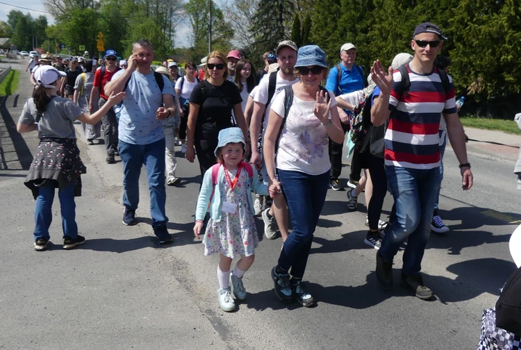 5. Grupa św. Matki Teresy w drodze do Łagiewnik - 2025