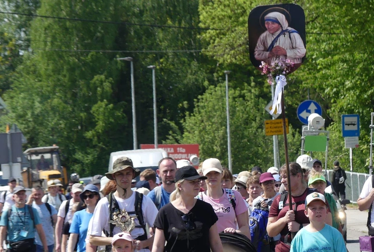 5. Grupa św. Matki Teresy w drodze do Łagiewnik - 2025