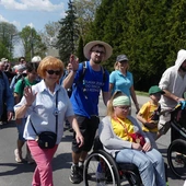 6. Grupa św. Maksymiliana w drodze do Łagiewnik - 2025