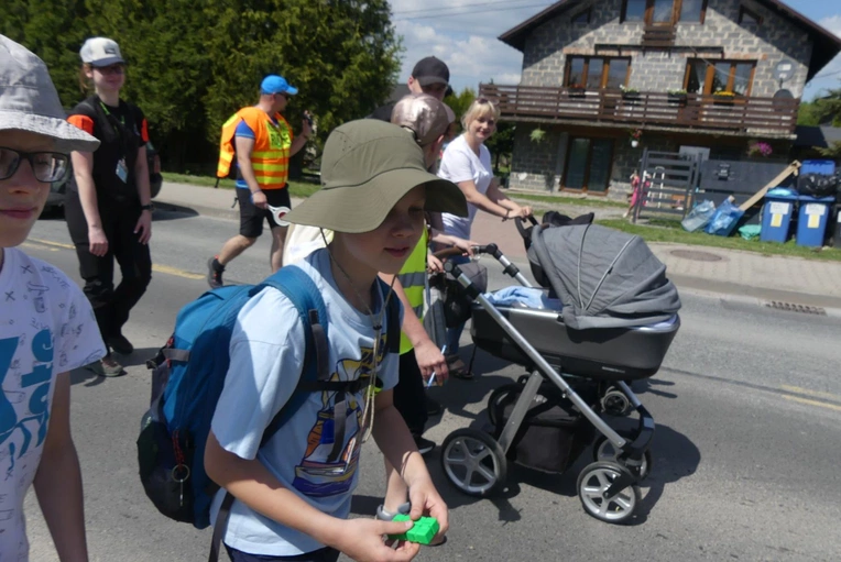 7. Grupa św. Brata Alberta w drodze do Łagiewnik - 2025