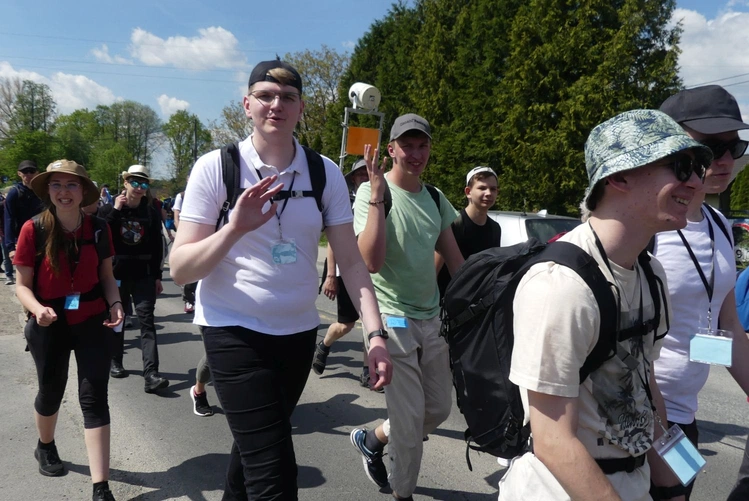 7. Grupa św. Brata Alberta w drodze do Łagiewnik - 2025