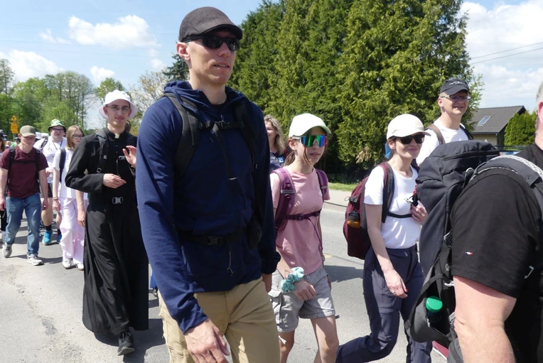 7. Grupa św. Brata Alberta w drodze do Łagiewnik - 2025