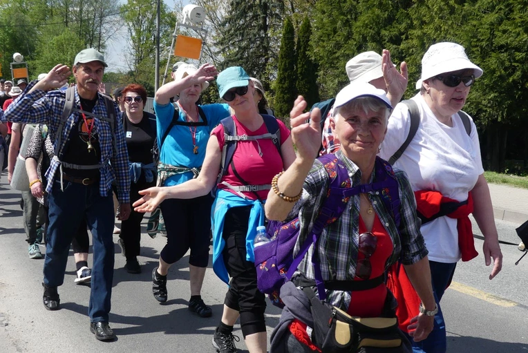 7. Grupa św. Brata Alberta w drodze do Łagiewnik - 2025