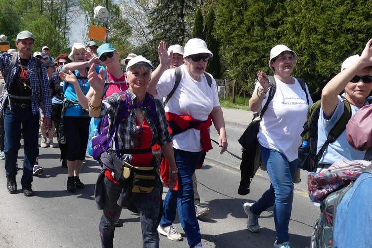 7. Grupa św. Brata Alberta w drodze do Łagiewnik - 2025