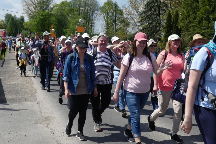 7. Grupa św. Brata Alberta w drodze do Łagiewnik - 2025