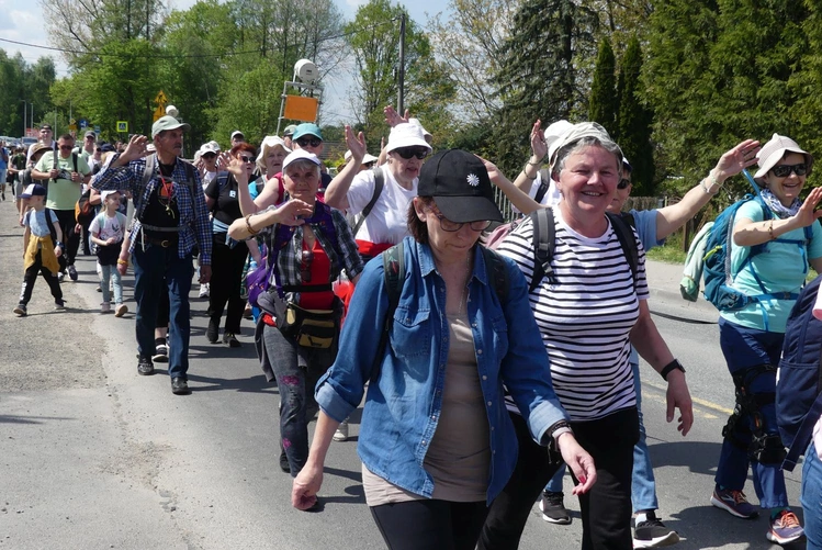 7. Grupa św. Brata Alberta w drodze do Łagiewnik - 2025