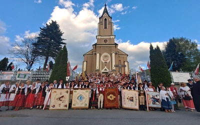 Koła gospodyń i górale u Matki Bożej Kazimierzowskiej w Rajczy - 2025