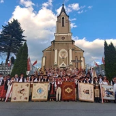 Koła gospodyń i górale u Matki Bożej Kazimierzowskiej w Rajczy - 2025