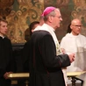 Abp Tadeusz Wojda podczas Apelu Jasnogórskiego