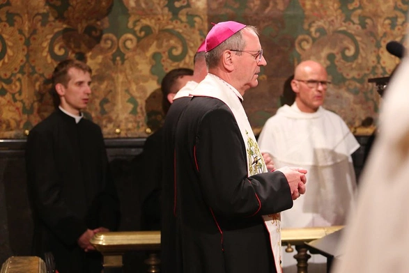 Abp Tadeusz Wojda podczas Apelu Jasnogórskiego