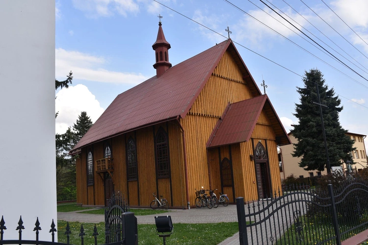 Parafia NMP Królowej Polski w Ostrowie