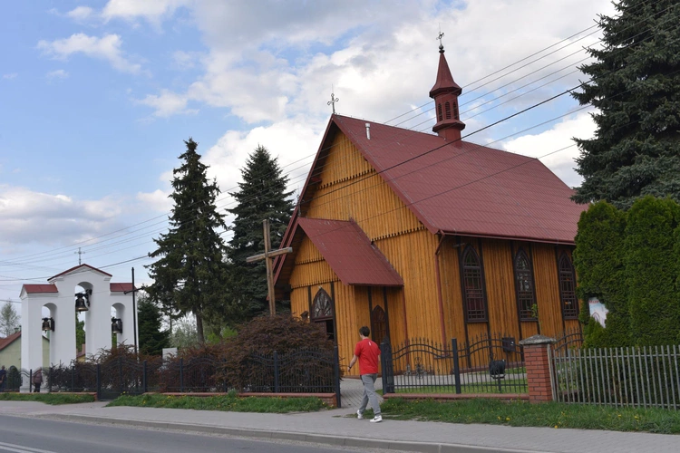 Parafia NMP Królowej Polski w Ostrowie