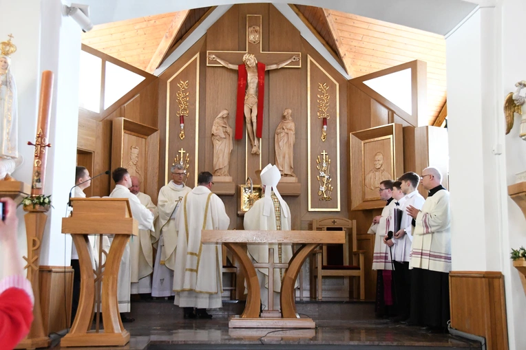Poświęcenie kościoła w Nowych Załubicach