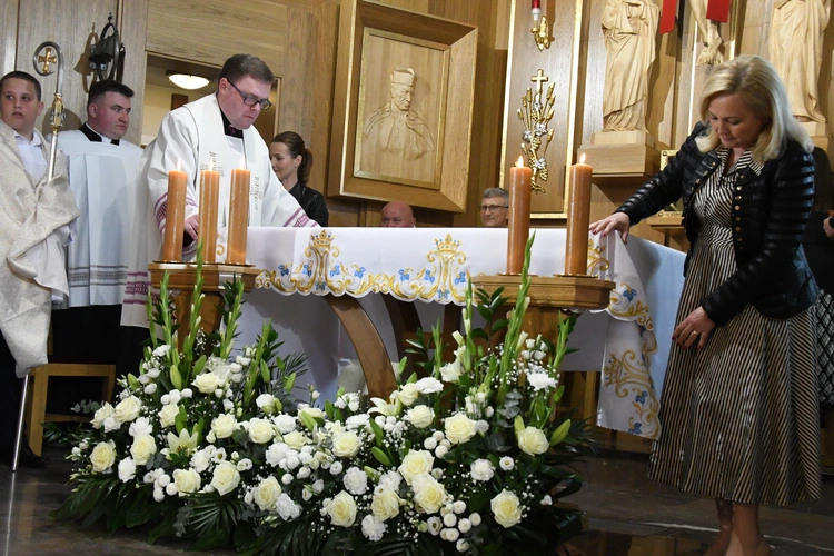 Poświęcenie kościoła w Nowych Załubicach