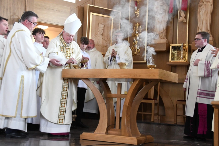 Poświęcenie kościoła w Nowych Załubicach
