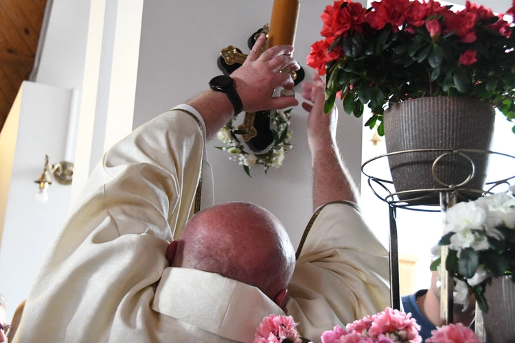 Poświęcenie kościoła w Nowych Załubicach