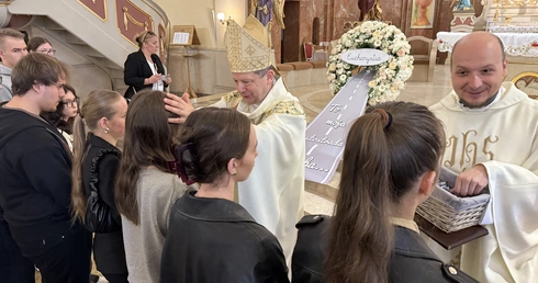 Bp Olszowski: Największe szczęście - widzieć, że życie przynosi dobre owoce