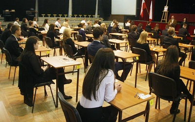 Maturzyści przystępują do egzaminów dojrzałości - możesz ich adoptować duchowo