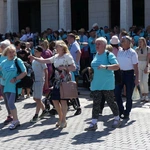 Piesi pielgrzymi u celu: w sanktuariach św. Jana Pawła II i Bożego Miłosierdzia w Łagiewnikach - 2025
