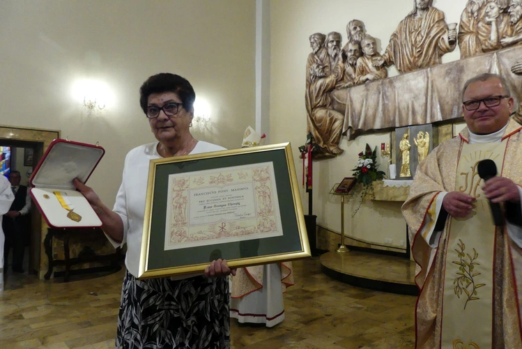 Papieskie odznaczenie "Pro Ecclesia et Pontifice" dla Grażyny Chorąży z bielskiej Wapienicy