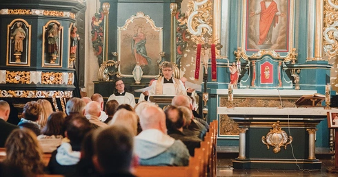  Codziennie w Mszach św. i naukach uczestniczyło kilkudziesięciu wiernych, co świadczy o dużej potrzebie tego typu formacji.