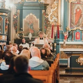  Codziennie w Mszach św. i naukach uczestniczyło kilkudziesięciu wiernych, co świadczy o dużej potrzebie tego typu formacji.