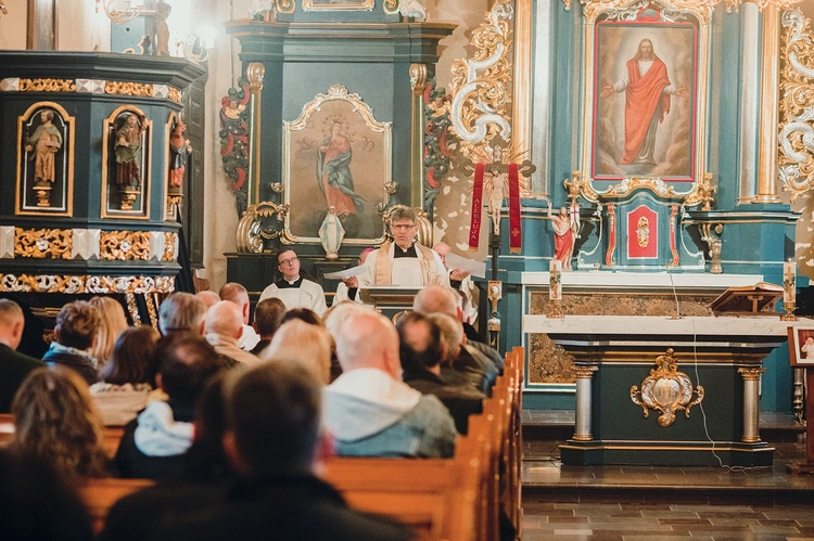  Codziennie w Mszach św. i naukach uczestniczyło kilkudziesięciu wiernych, co świadczy o dużej potrzebie tego typu formacji.