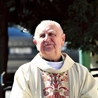  Jubilat  świętował w świątyni, która powstała z jego  inicjatywy, i w parafii, gdzie zamieszkał  po przejściu  na emeryturę oraz służy  pomocą duszpasterską  od 24 lat.