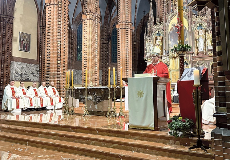  Homilię wygłosił bp Kopiec.
