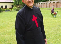  O. Andrzej Chorążykiewicz jest wieloletnim dyrektorem Domu Pomocy Społecznej, prowadzonym przez kamilianów w Zabrzu.
