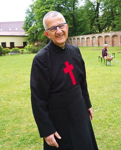  O. Andrzej Chorążykiewicz jest wieloletnim dyrektorem Domu Pomocy Społecznej, prowadzonym przez kamilianów w Zabrzu.