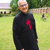  O. Andrzej Chorążykiewicz jest wieloletnim dyrektorem Domu Pomocy Społecznej, prowadzonym przez kamilianów w Zabrzu.