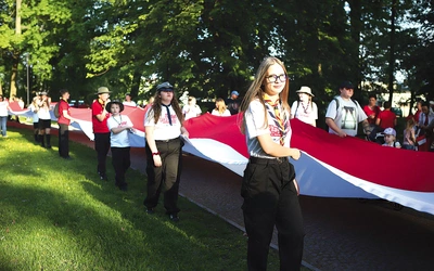 Spotkania pod flagą pokazały, że choć różnice zdań są obecne w narodzie, to barwy narodowe wciąż łączą.