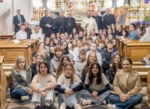 W spotkaniach uczestniczą m.in. biskupi i młodzież.