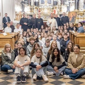 W spotkaniach uczestniczą m.in. biskupi i młodzież.