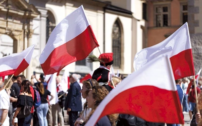 Po Mszy św. w katedrze  na wzgórzu wawelskim uformował się pochód, który Drogą Królewską przeszedł  na pl. Matejki.