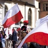 Po Mszy św. w katedrze  na wzgórzu wawelskim uformował się pochód, który Drogą Królewską przeszedł  na pl. Matejki.