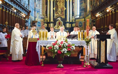 Biskup podkreślił, że jedność i wspólnota są niezbędne w budowaniu dobra wspólnego.