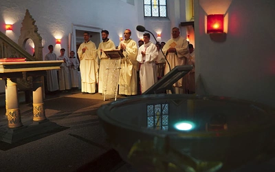 W DA „Maciejówka” młodzi wzięli udział w Mszy św. pod przewodnictwem bp. Macieja Małygi, delegata KEP do spraw duszpasterstwa akademickiego. Liturgii towarzyszyła piękna oprawa muzyczna.