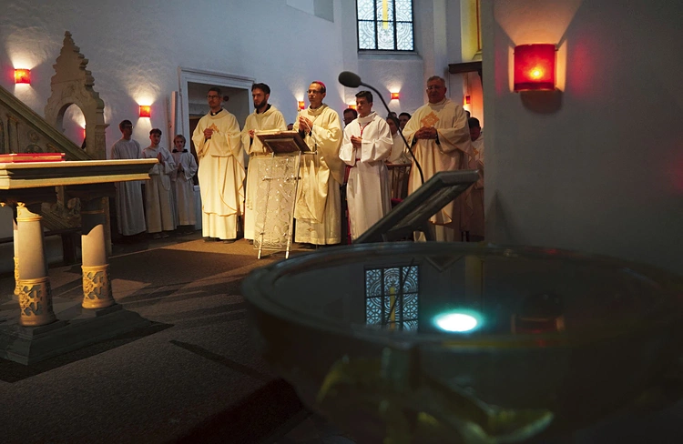 W DA „Maciejówka” młodzi wzięli udział w Mszy św. pod przewodnictwem bp. Macieja Małygi, delegata KEP do spraw duszpasterstwa akademickiego. Liturgii towarzyszyła piękna oprawa muzyczna.