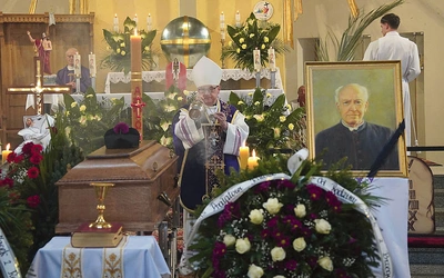 Mszy św. pogrzebowej przewodniczył bp Jacek Kiciński.