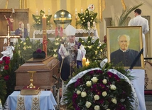 Mszy św. pogrzebowej przewodniczył bp Jacek Kiciński.