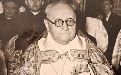  Ks. Józef Czapran Urodził się w 1893 roku, a zmarł w roku 1972. Jest pochowany na cmentarzu komunalnym w Gorzowie Wlkp. „Dziś wiem, że ks. Josef Czapran zmarł w 1972 roku, gdy miałem trzydzieści lat. Gdybym o nim wiedział, opłakiwałbym jego śmierć, ale nie zrobiłem tego. Zamiast tego dzisiaj celebruję jego życie, hojność i odwagę” – powiedział Andrew Jampoler w Instytucie Pamięci Męczenników i Bohaterów Holocaustu – Yad Vashem 4 lipca 2022 roku.