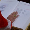 Extra omnes. Rozpoczęło się konklawe