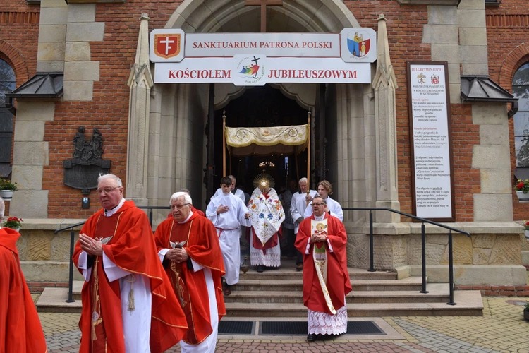 Tegoroczny odpust odbywa się w roku jubileuszowym. Szczepanowska bazylika jest jedną ze świątyń jubileuszowych w diecezji tarnowskiej. Wzór człowieka sumienia
